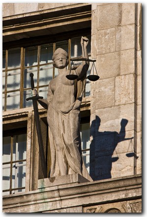 Statue der Iustitia Personifikation der Iustitia
