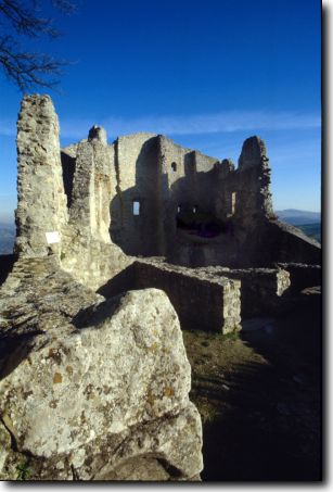 Ruine der Burg Canossa