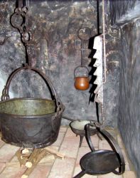 Mittelalterliche Kochstelle mit Sägehal